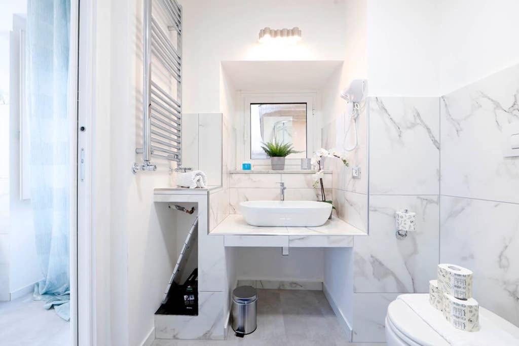 White Panoramic Jacuzzi Suite Trastevere - Top Collection โรม ภายนอก รูปภาพ